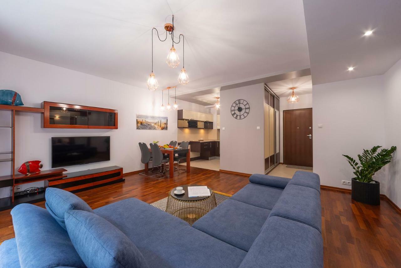 Beachfront Haga With Free Parking By Renters Apartment *
